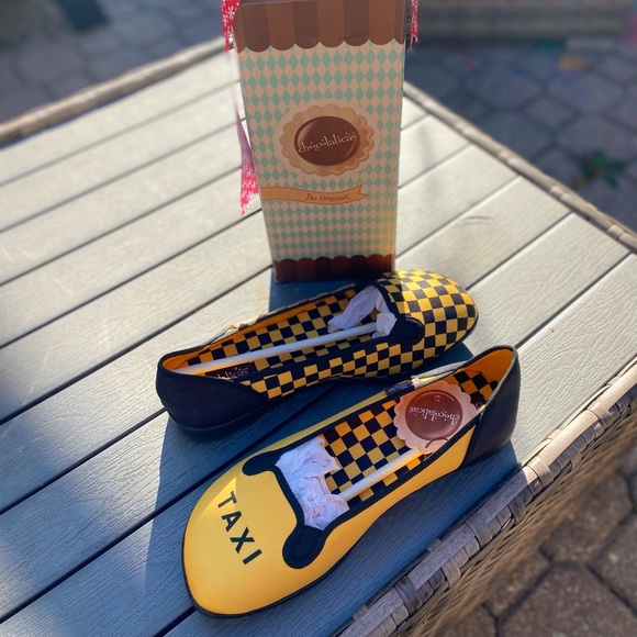 Hot Chocolate Design Chocolaticas Women's Slip-On Taxi Flats - Picture 5 of 7